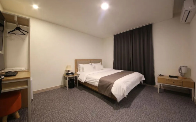 Brown Dot Hotel Yeonsan