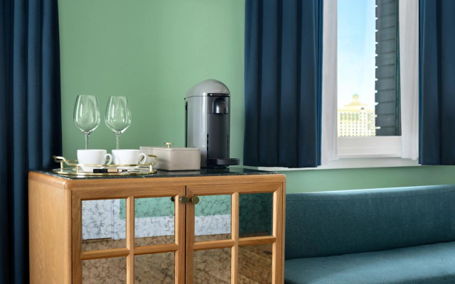 The Drayton Hotel Savannah, Curio Collection by Hilton