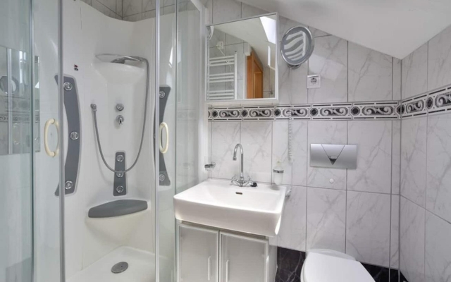 Holiday house Niksi - with pool: Skrip, Island Brac