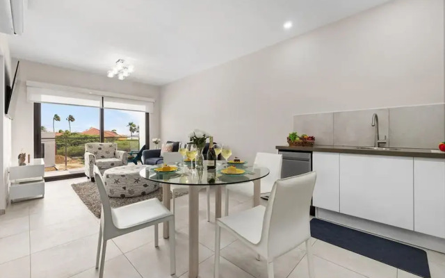 1BR Gold Coast Pools Tennis Gym Security