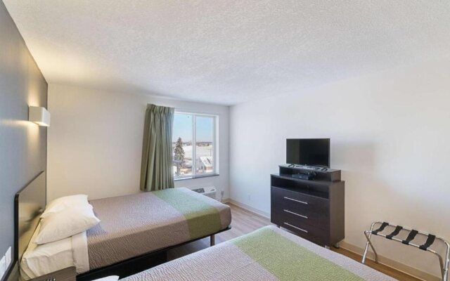 Studio 6-Bruderheim, AB