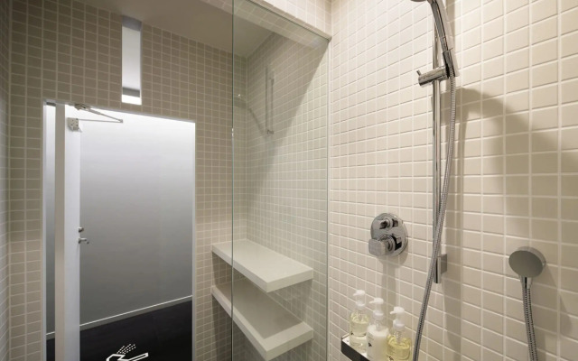 9h nine hours Narita Airport