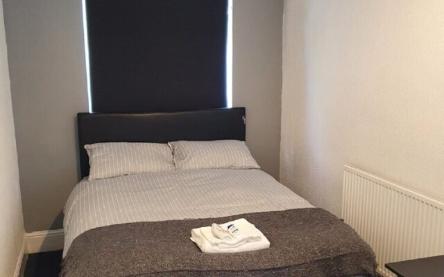 Modern 4 Bedroom House Near City Center