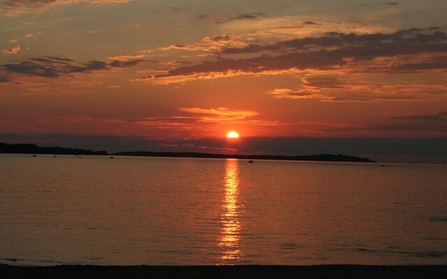 Carefully Furnished Bungalow With 2 Bathrooms, 7km From Pula