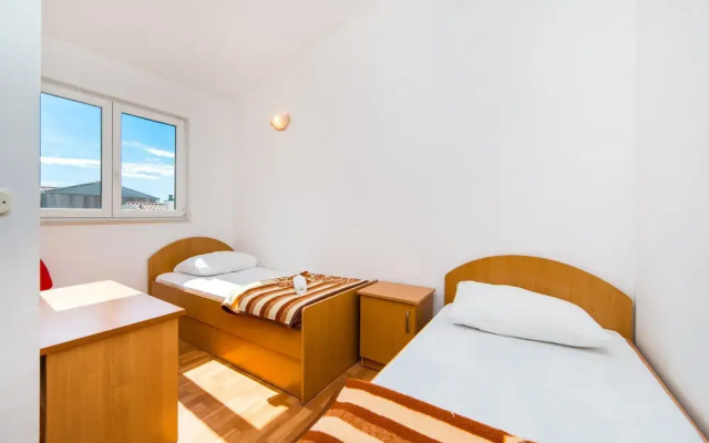 Stunning 3-bedroom Apartment in Gradac