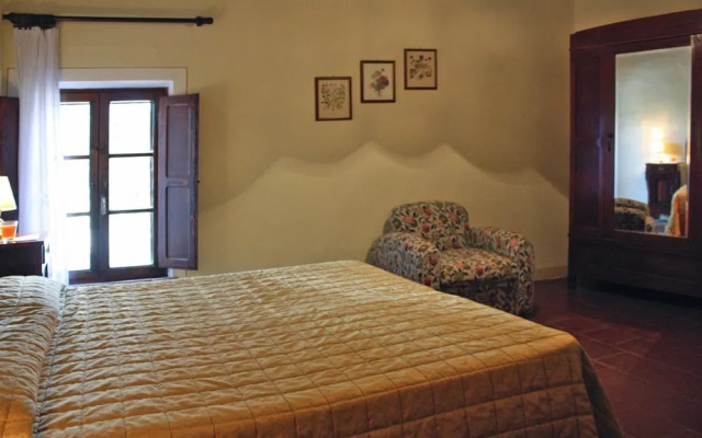 Apartment in Montaione With Carport