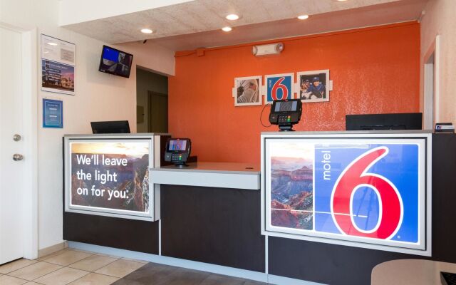 Motel 6 Longview, TX