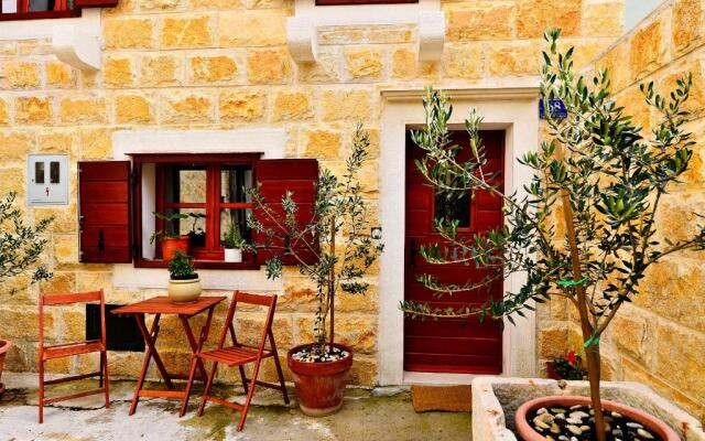 Sunny Bobica Apartments