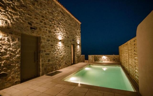 Mani Luxury Suites and Studios in Gytheio with Private Pools