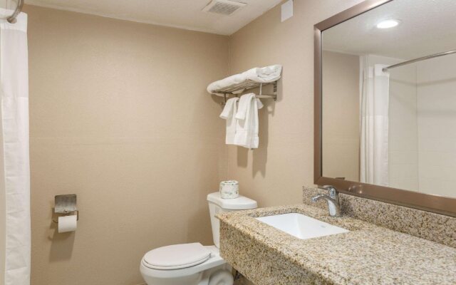 Clarion Inn & Suites Stroudsburg - Poconos