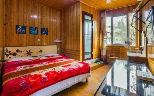 Dujiangyan Huaxiang Homestay