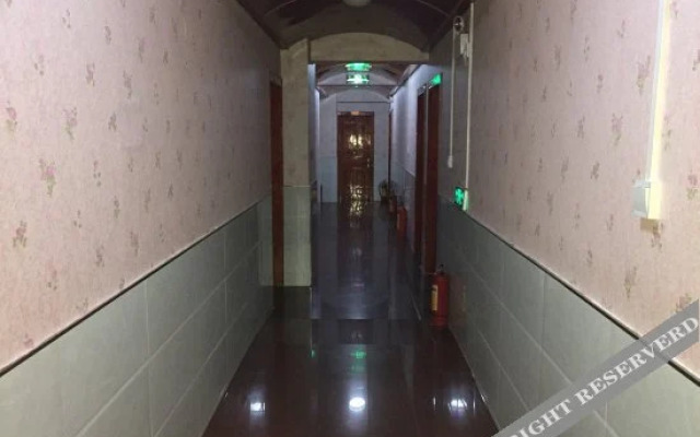 Yadong Hostel