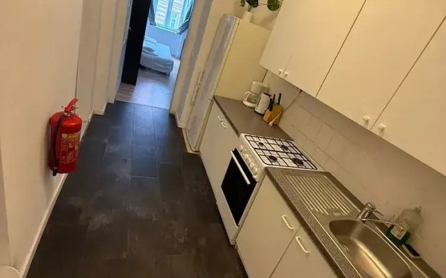 Chic 1BR Apt Steps from Schönbrunn