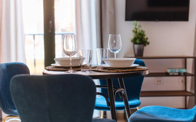 Chiqui and Vicente Bright Apartment