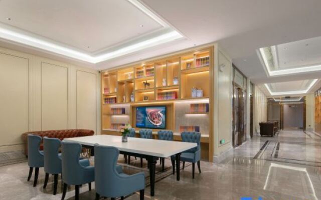 Vienna International Hotel · Yi Yang City University Branch