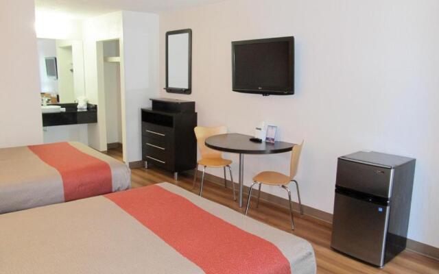 Motel 6 Savannah, GA - Midtown