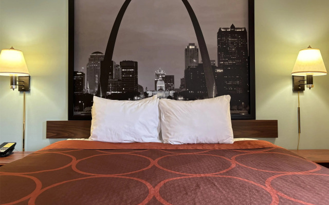 Super 8 by Wyndham Staunton