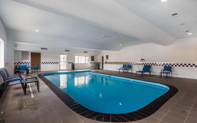 Comfort Inn & Suites Crystal Inn Sportsplex