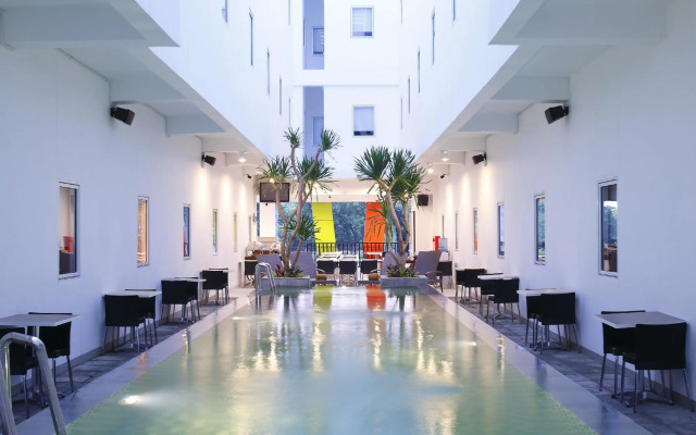 Amaris Hotel Sunset Road