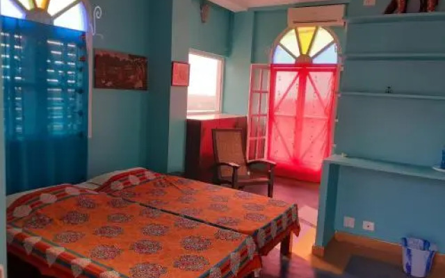 Holi-Wood Guesthouse