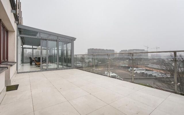 InPoint Luxury City Center Pool & Gym Apartments