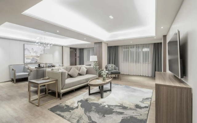 Luzhou Century Hotel (BBK Plaza Xintiandi)(泸州世纪酒店(步步高广场新天地店))