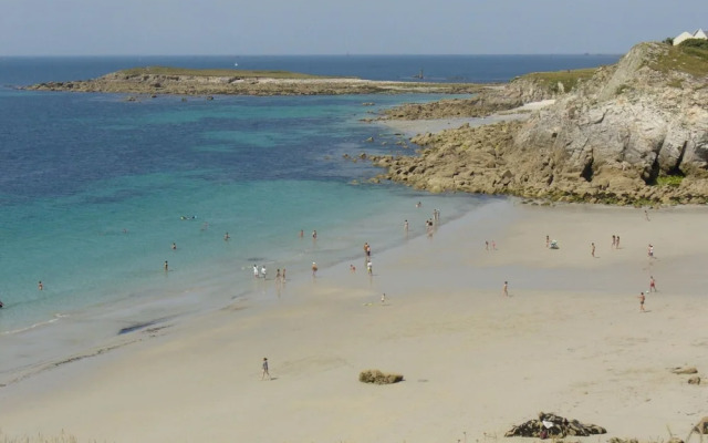 Holiday Home in Plouarzel Near Sandy Beach