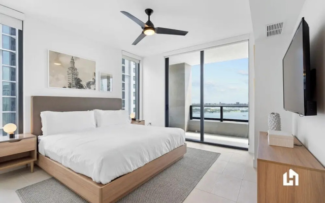 Stylish Apartments with Partial Ocean Views in Downtown