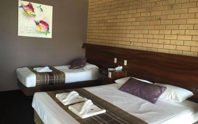 Sarina Motor Inn