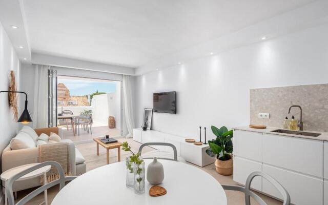 FRESH Renovated 2 bed Apt in best location RDR236