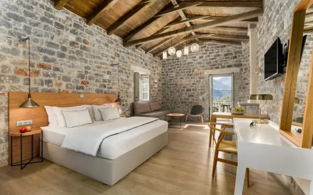 Trapela Limeni Luxury Suites