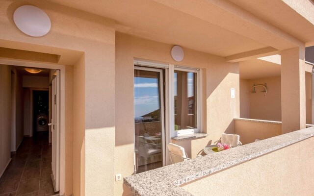 Peaceful Villa in Dramalj with Hot Tub
