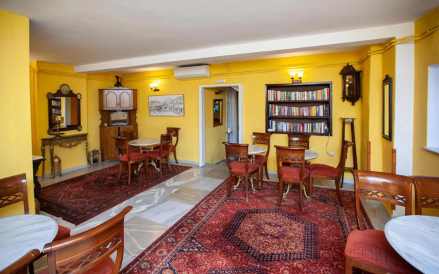 Byron Hotel