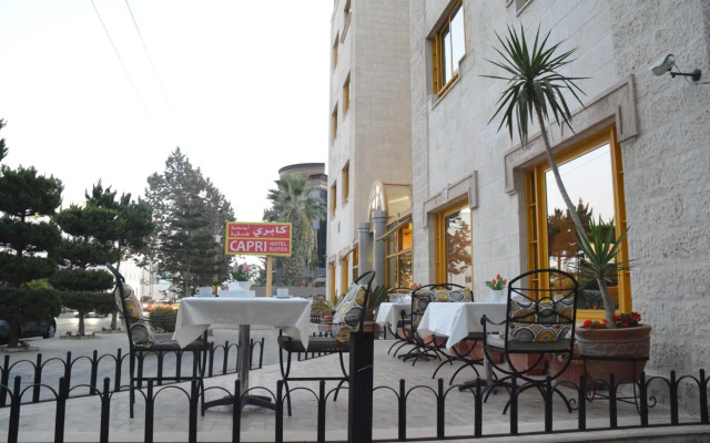 Capri Hotel Suites