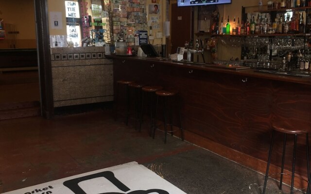 Market Tavern - Hostel and Bar