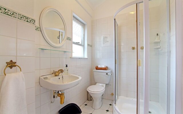 Hillcrest Manor Guesthouse