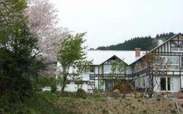 Hachi Kogen Petit Hotel White Wing