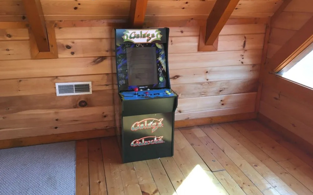 Mountain Movie Inn - Six Bedroom Cabin