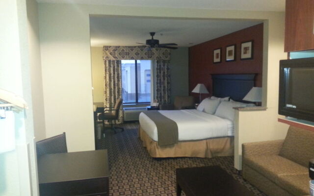 Holiday Inn Express Hotel And Suites Clinton