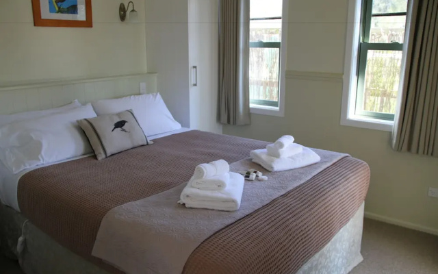 Clive Colonial Cottages