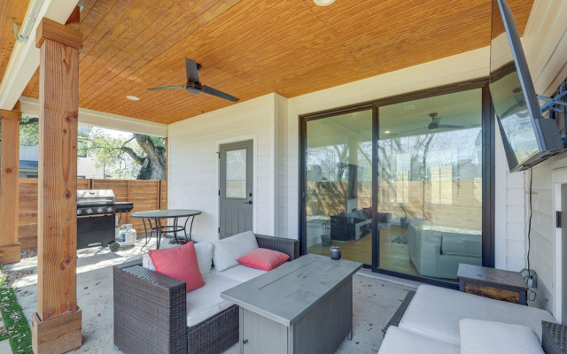 Chic Austin House w/ Spacious Backyard & Hammock