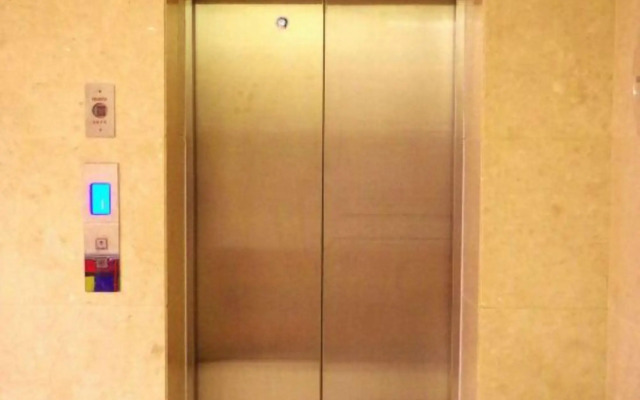 Super 8 Hotel (Chifeng Railway Station Yuanlin Road)