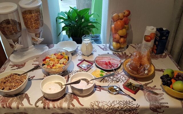 Six Valk Avenue Guest House