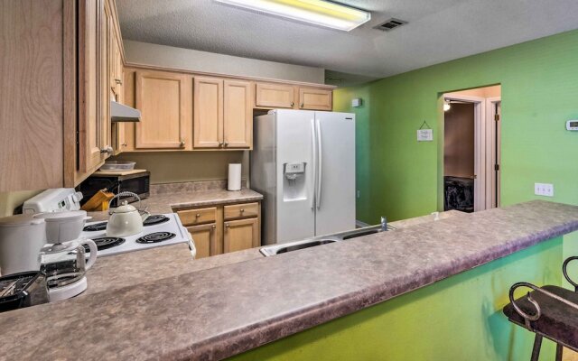 Cute Pensacola Townhome ~ 9 Mi to Downtown!