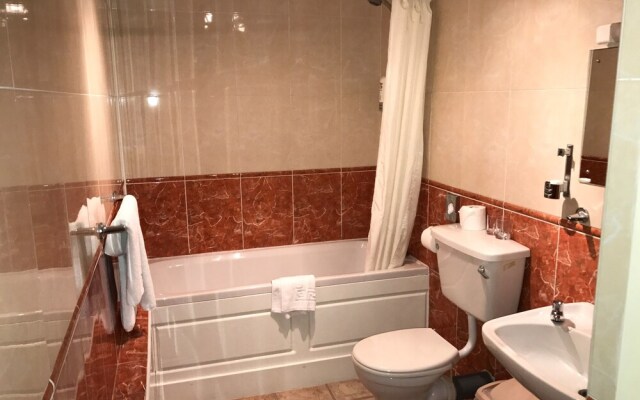 Chequers Hotel & Restaurant