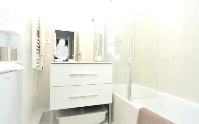 Apartment with 2 Bedrooms in Paris, with Wonderful City View And Wifi