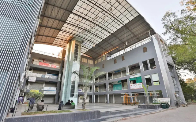 OYO 2389 Hotel The Grand Pritam