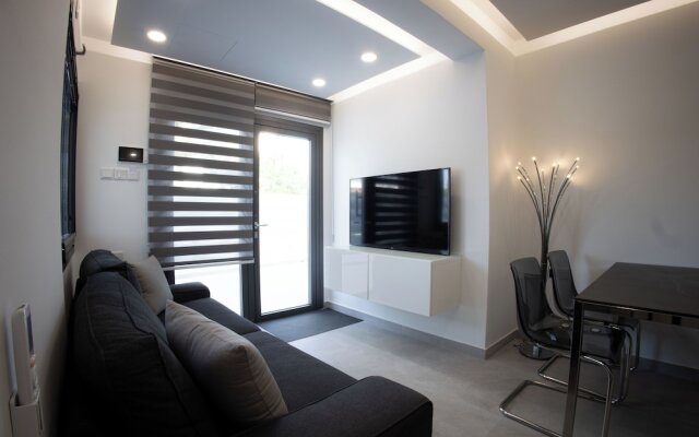 Phaedrus Living Luxury Mackenzie Flat