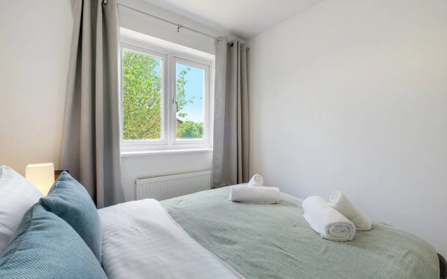 Sharp Close 4 Bedroom 2 Bath - Aylesbury