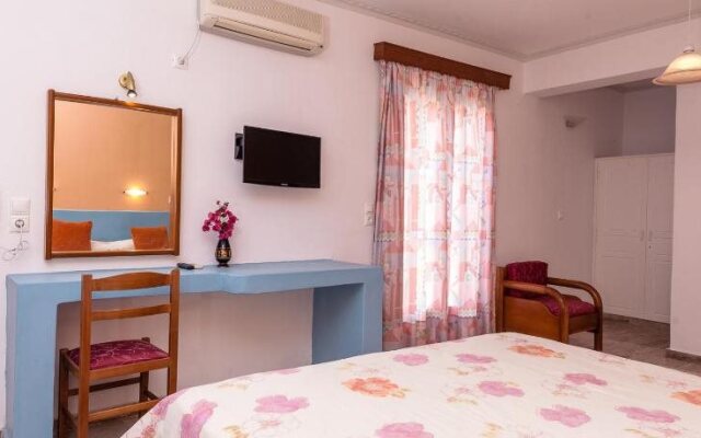Avraki Rooms & Studios